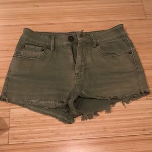 Bullhead Olive green jean shorts🌞